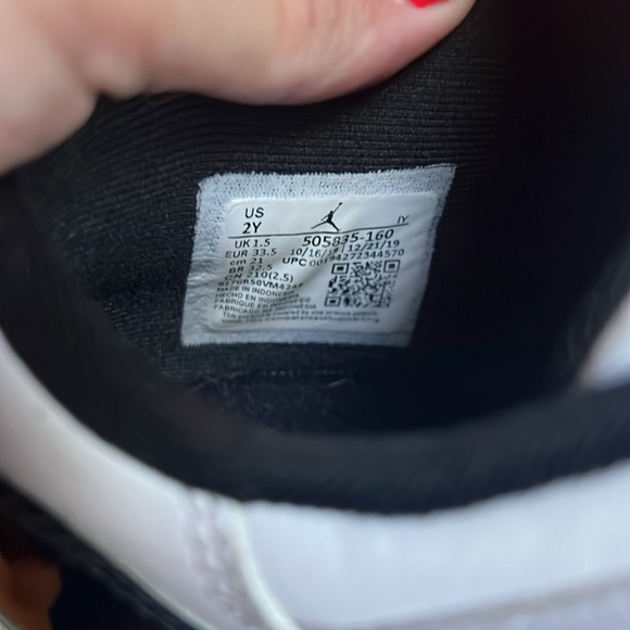 White, black & red Jordan 11’s. Size 2y big kids - Picture 6 of 6